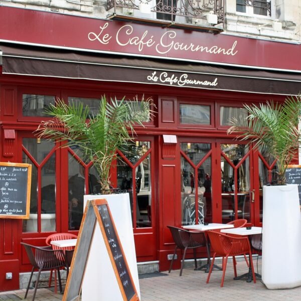 Jaka jest różnica między bistro a restauracja?