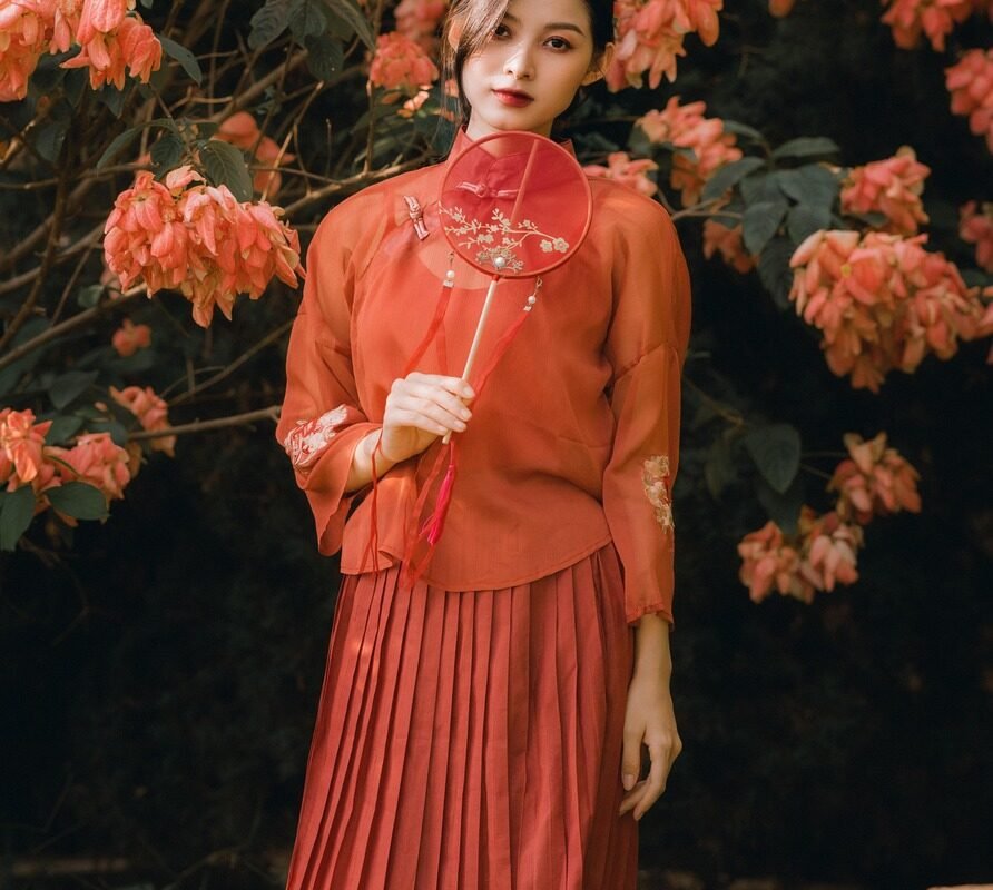 Jaki biustonosz do szeroko rozstawionych piersi